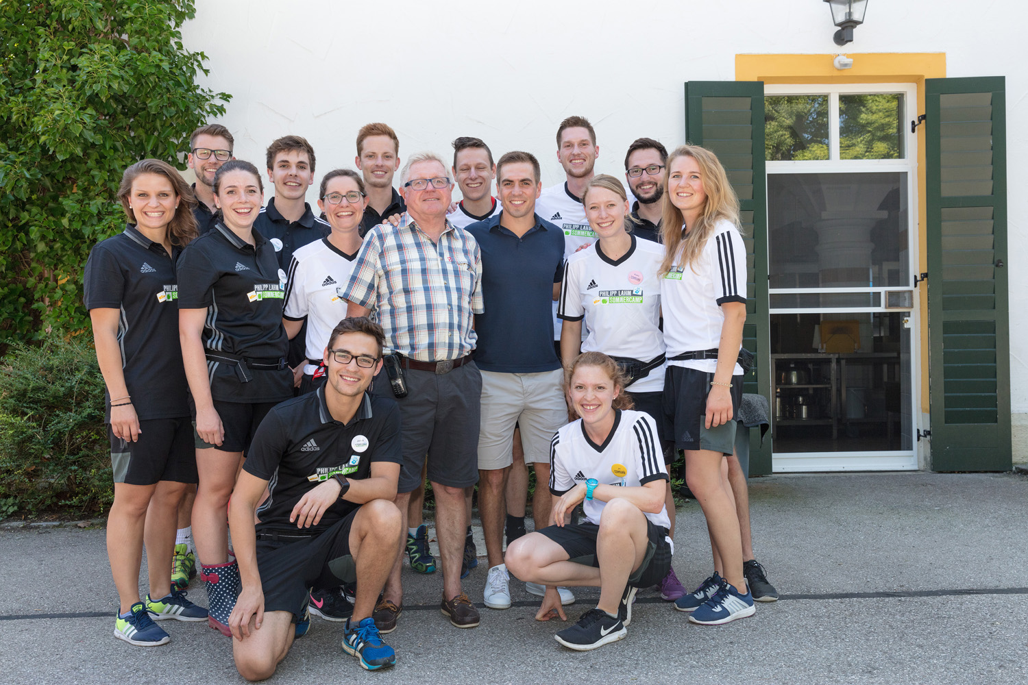 Das Sommercamp-Team mit Philipp Lahm